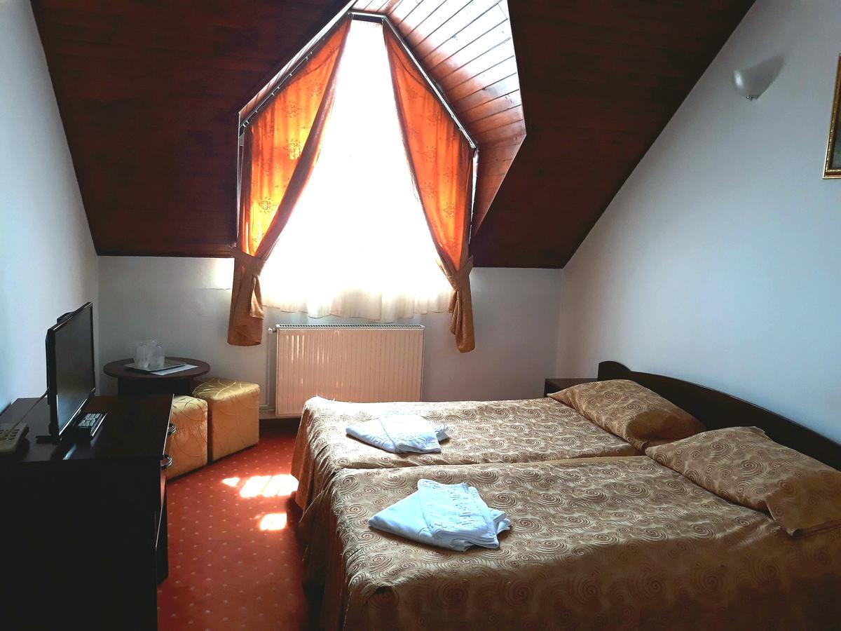 Motel Din Darste Săcele Eksteriør bilde