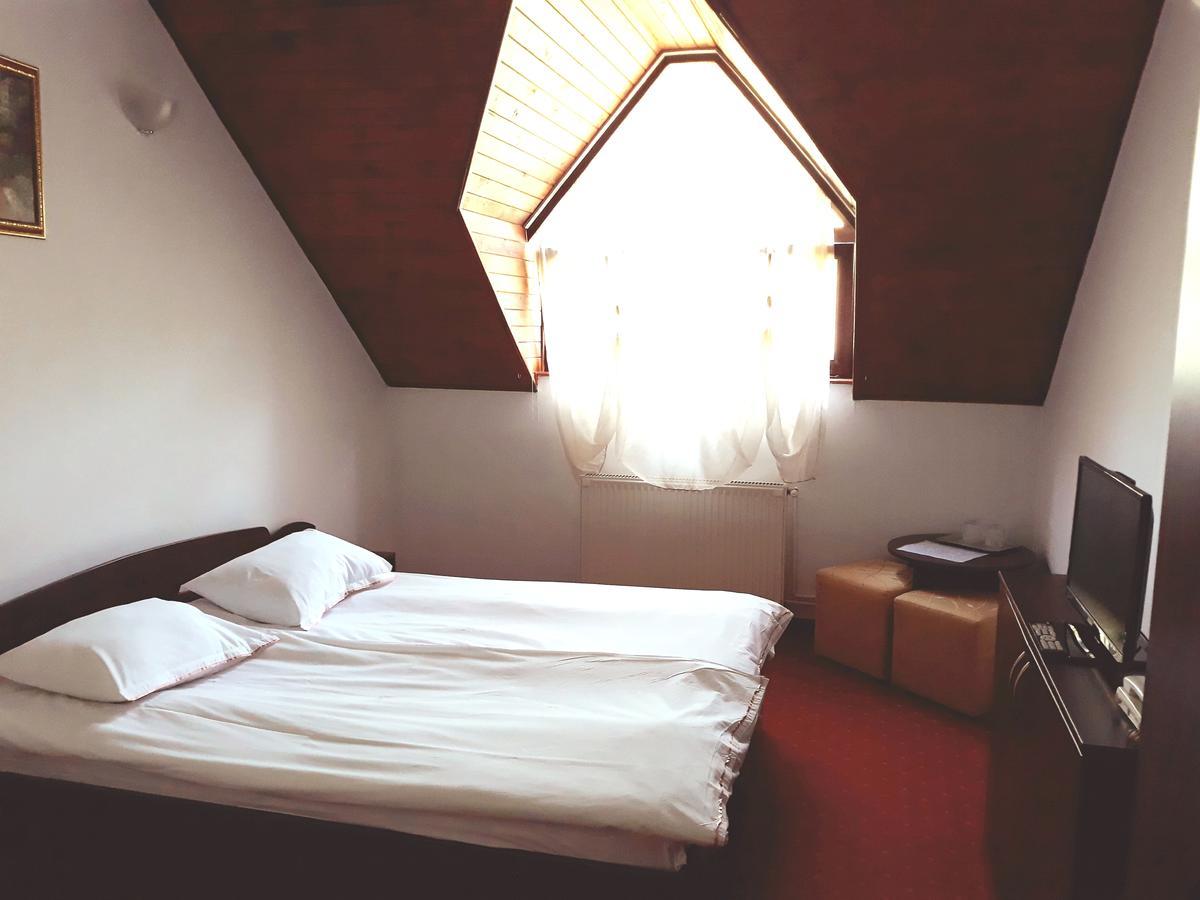 Motel Din Darste Săcele Eksteriør bilde
