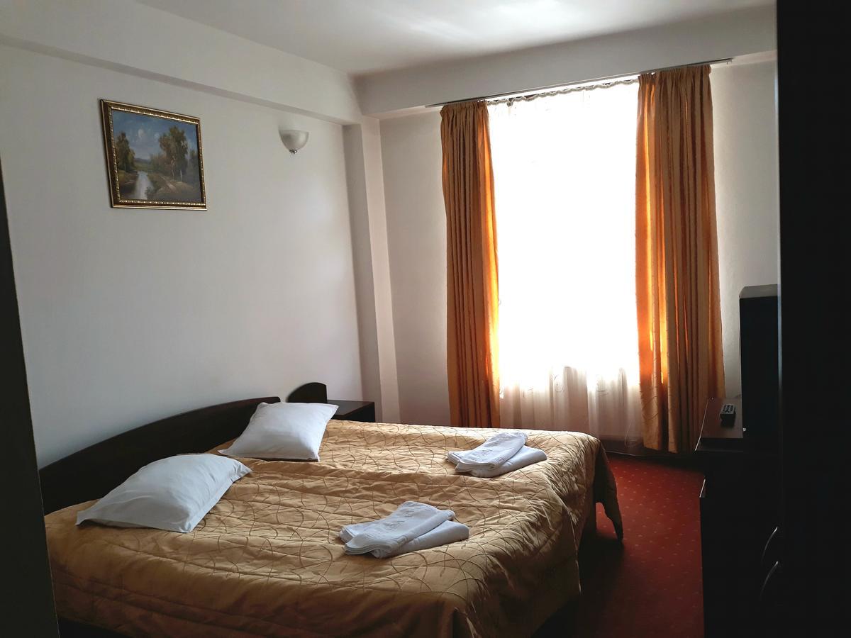 Motel Din Darste Săcele Eksteriør bilde