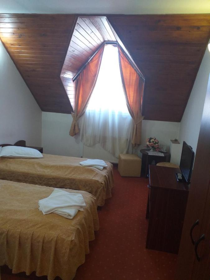 Motel Din Darste Săcele Eksteriør bilde